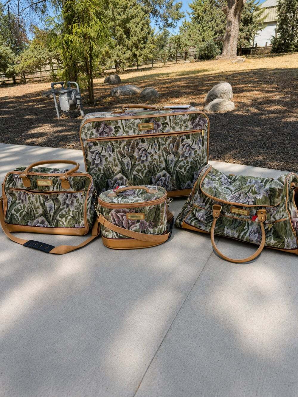 Vintage American Tourister Cameo Floral Tapestry 4pc Luggage Set NWT